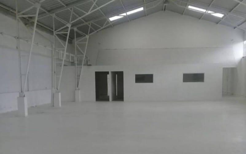 Pifo, Bodega en renta, 260 m2, oficina de 60 m2, 2 baños, parqueaderos