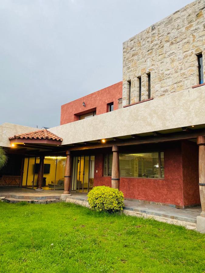 Muy buena casa de venta dentro de Cumbres del Valle, Cumbayá