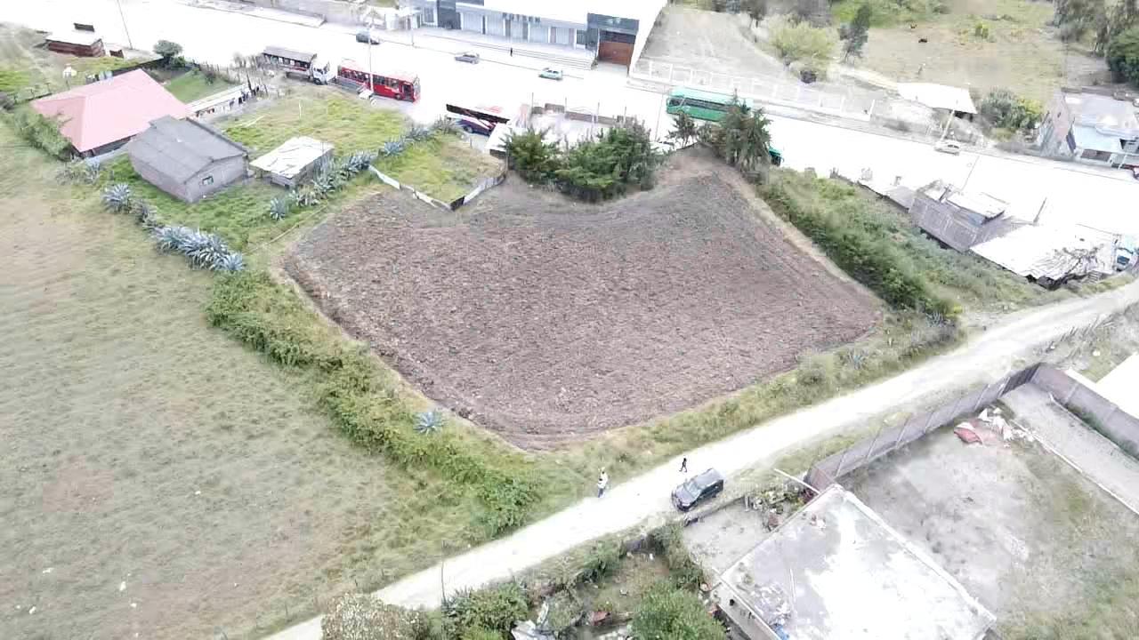 Terreno de 1686.33m2 en el sector Carigan - A 45m de la vía Panamericana