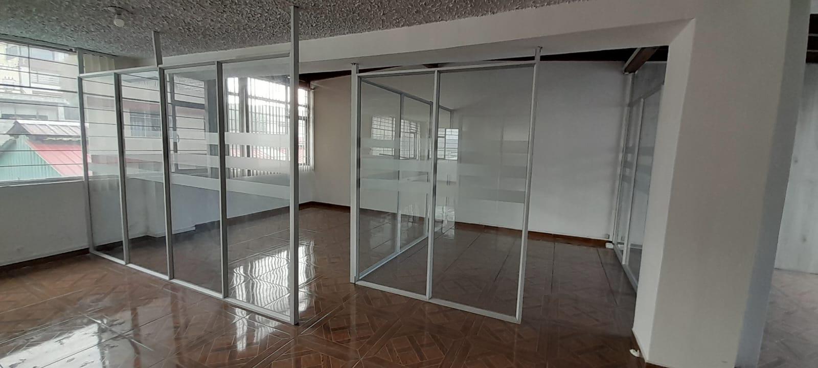 Oficina en renta - 200m2 - Jipijapa