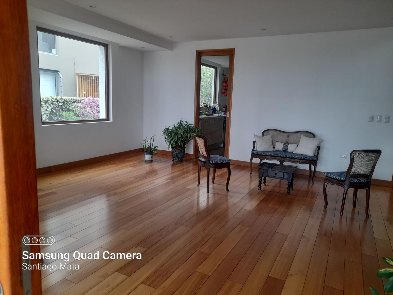 Departamento en venta en San juan de Cumbayá, sector Santa Lucía