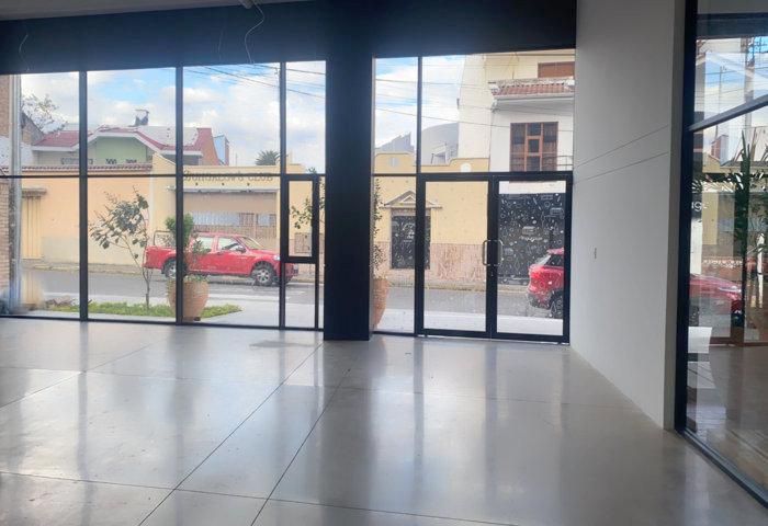 Exclusivo local comercial en venta, en el centro de Cuenca