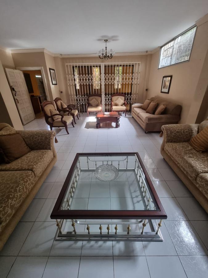 Casa en venta amplia con ascensor ideal para centro médico en el Sur de Guayaquil