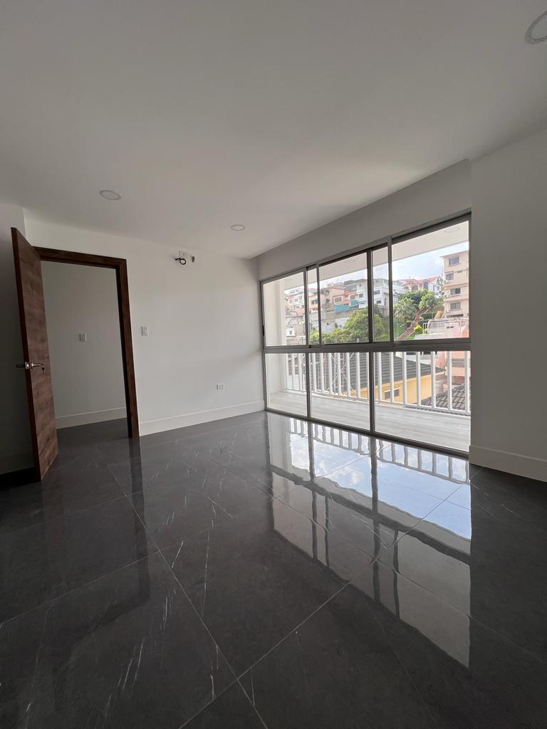 VENTA CASA DE ESTRENO CON ROOFTOP CEIBOS (WT)