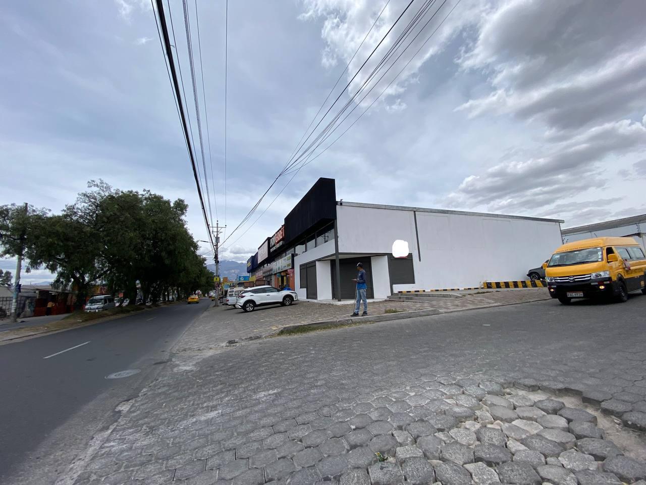 Calderón, Local Comercial en renta, 280 m2, 2 ambientes, 2 baños, 16 parqueaderos