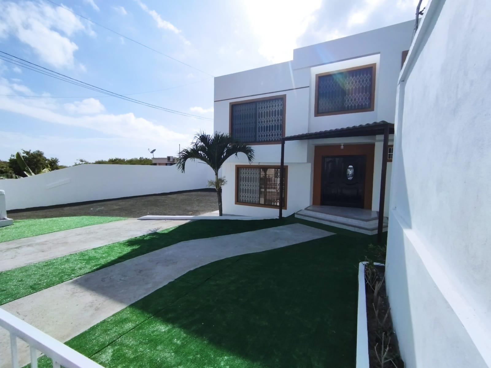 Casa en  venta 3 dormitorios en urbanización cerrada