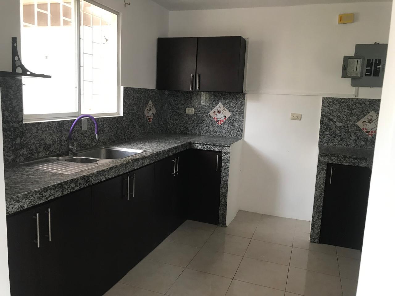 VENTA CASA URB. MÁLAGA II. ESQUINERA, DOBLE PARQUEO (EO)