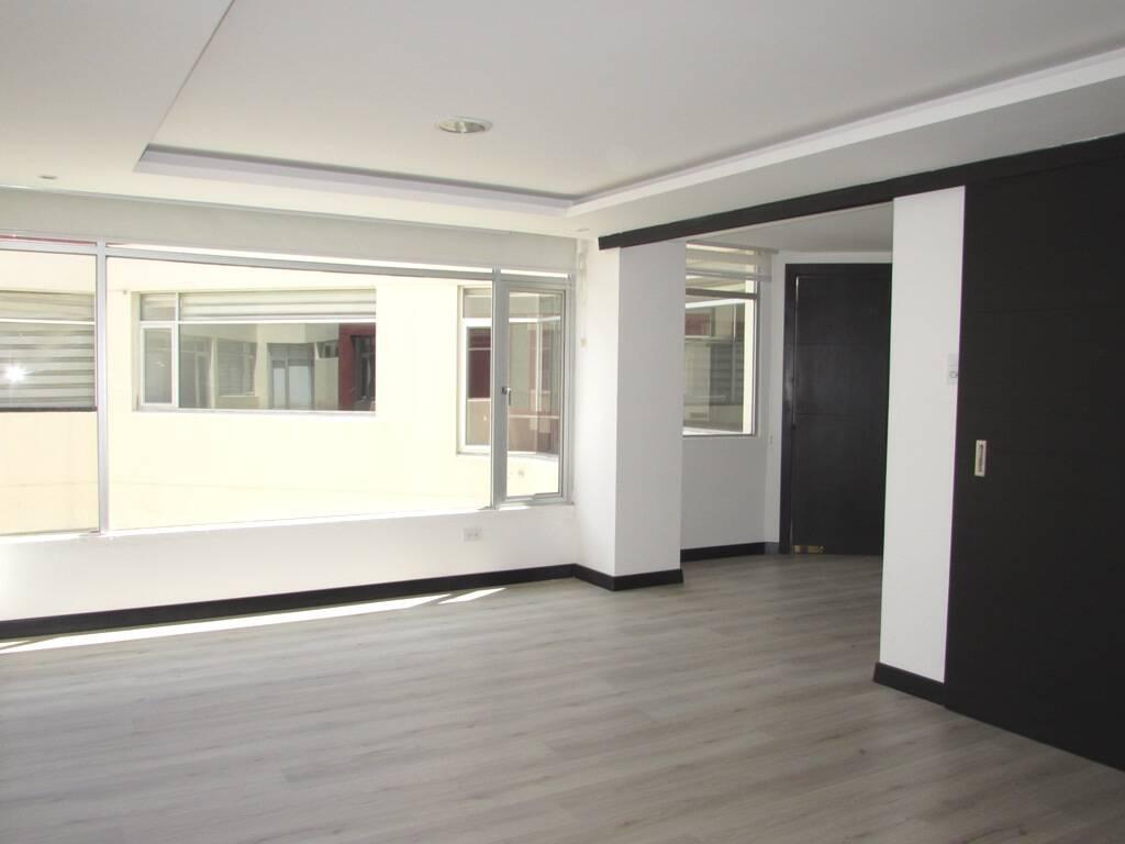 Departamento 254m2 en la Vía Nayón Tanda con Terraza