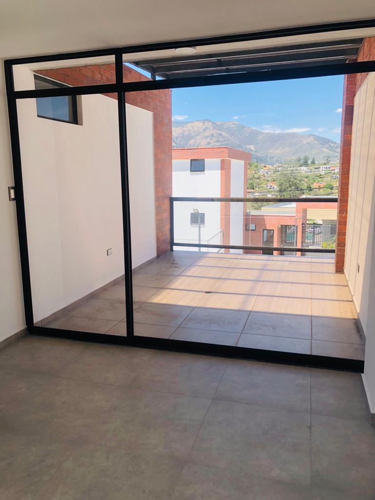 EB  - CASA DE VENTA POR ESTRENAR EN TUMBACO, 3D, CONJUNTO PRIVADO