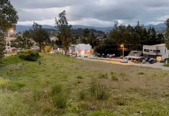 Oportunidad Terreno comercial en venta 5.936m2 frente a la Plaza Baguanchi vía Monay