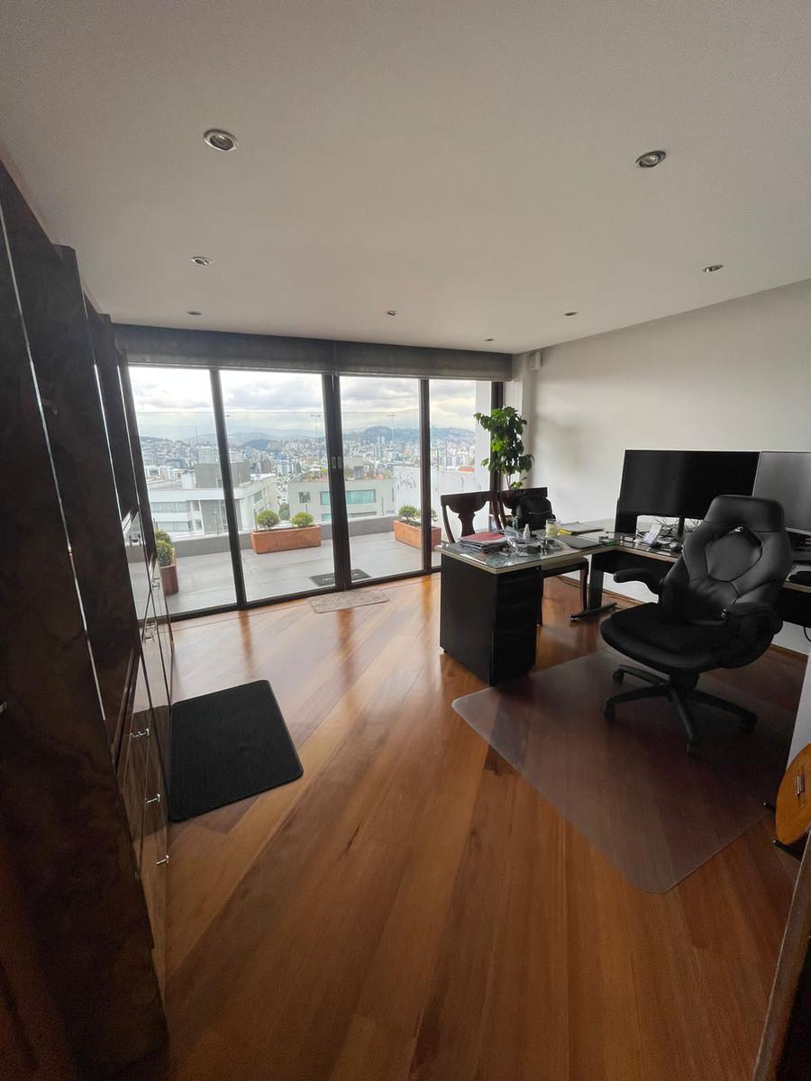 VENDO LUJOSO DEPARTAMENTO EN QUITO TENIS 4 DORMITORIOS