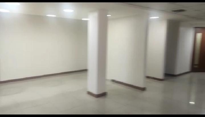 Carapungo, Local comercial, 255 m2, 2 ambientes, 2 baños, 4 oficinas