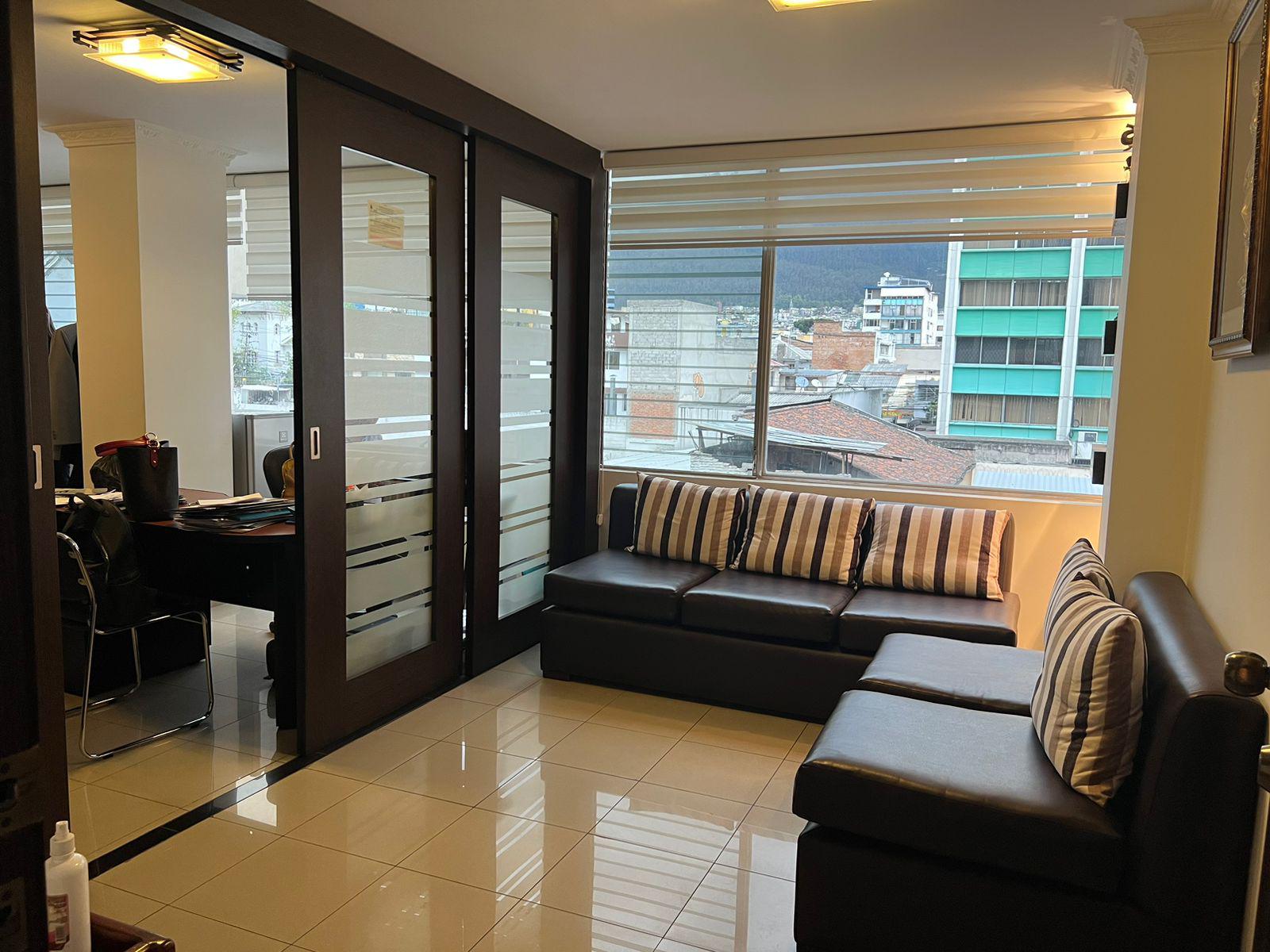 MV -  Sector Av. Amazonas, En Venta Oficina 34 m2 sin parqueadero