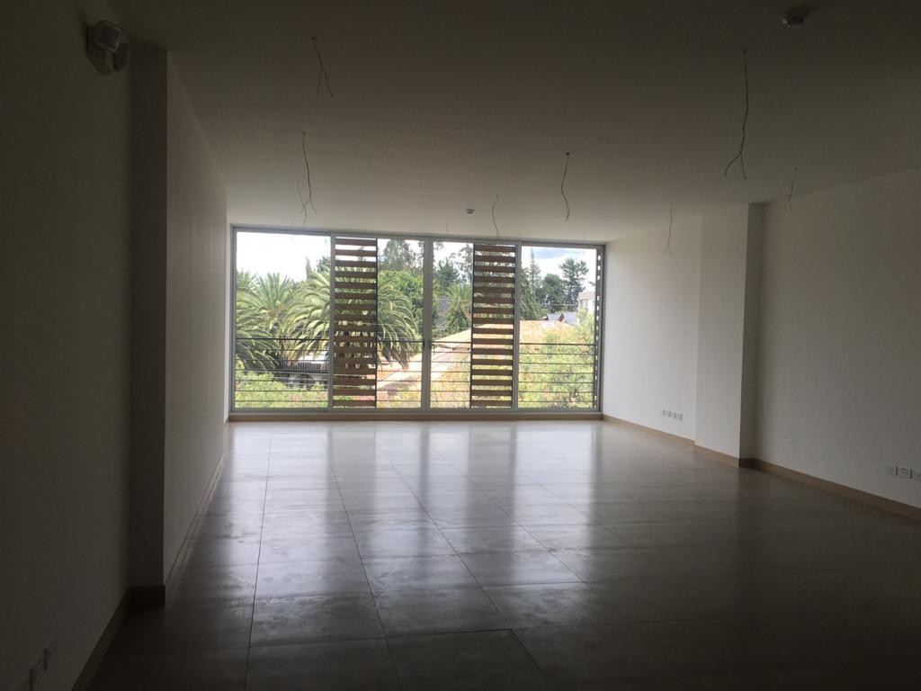 Hermosa Oficina  de venta o renta en el centro de Cumbaya  zona usfq- Cumbayá