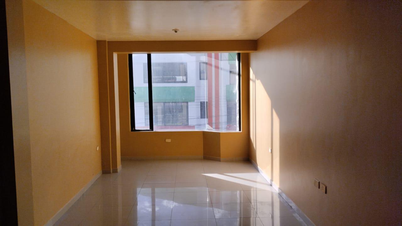 Machachi, edificio en renta, 250 m2, 9 oficinas, 10 baños, 1 suite