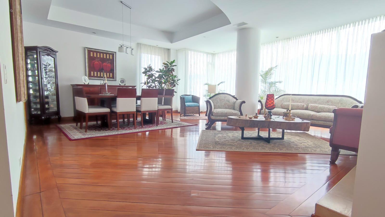 Departamento en Venta de 2 dormitorios más 1 estudio  zona exclusiva  Av. Gonnessiat, Quito