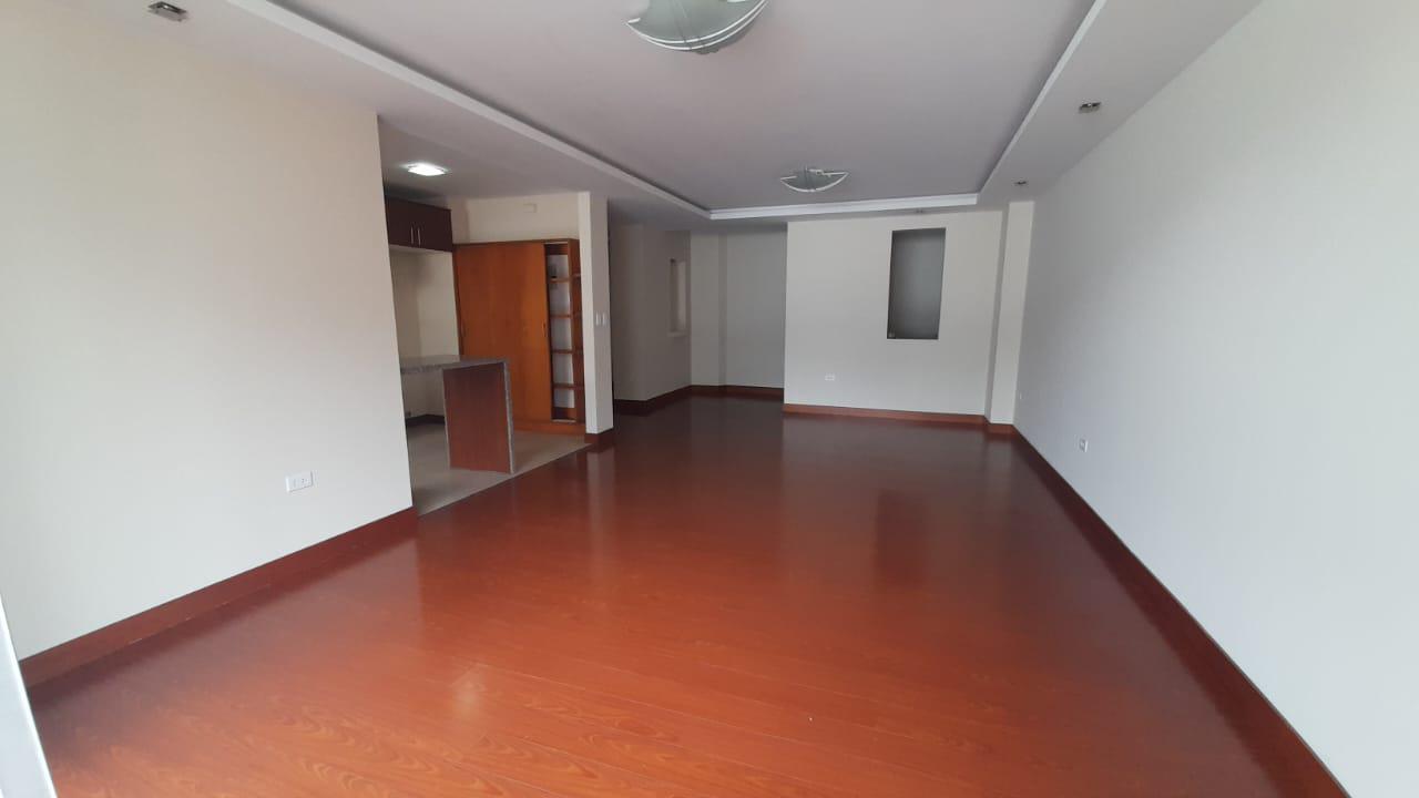 Sector Quicentro ,,Departamento en Venta 3 D,,96 m , con Balcón