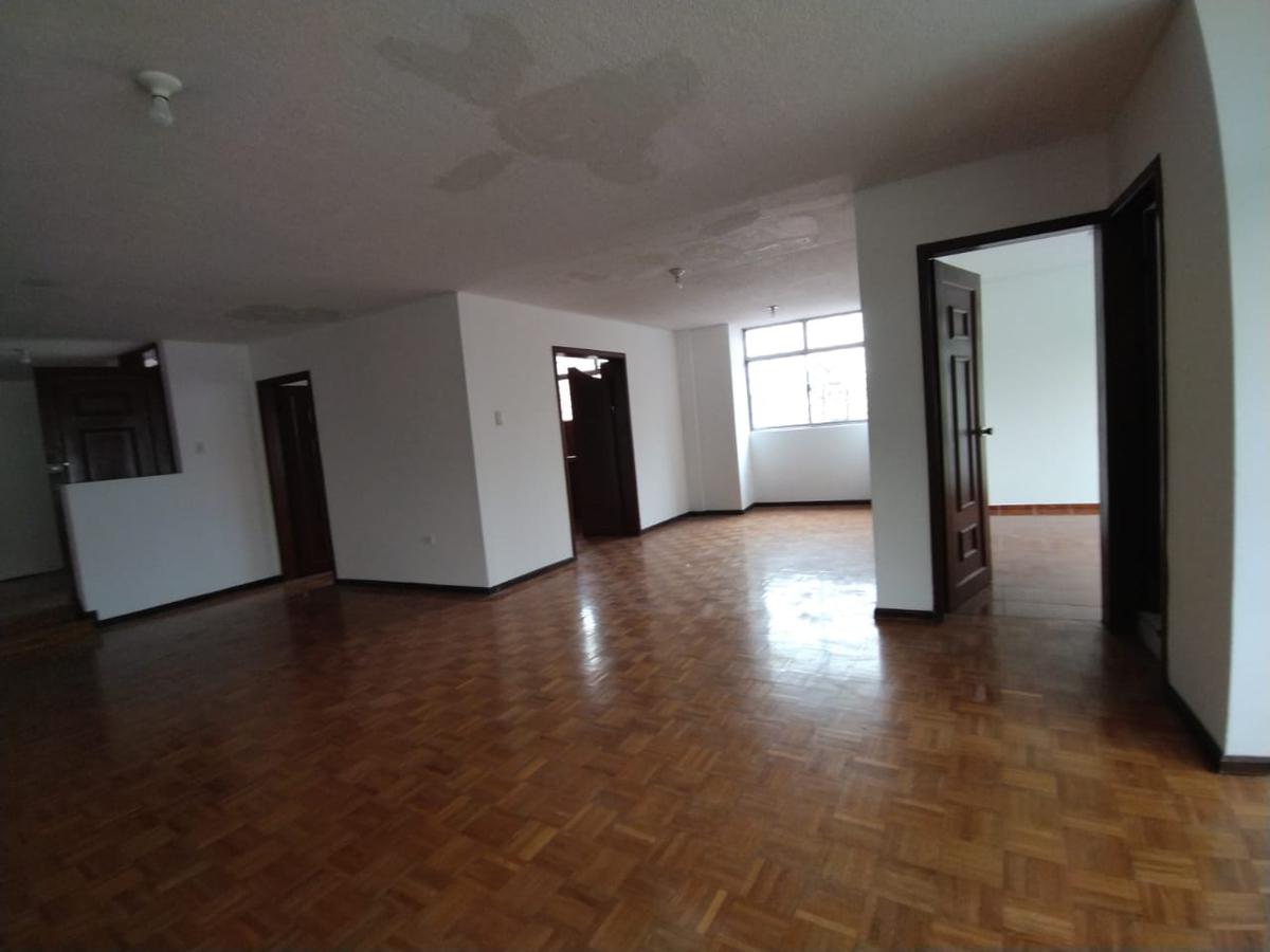 Real Audiencia , Oficina, 90 m2, 5 ambientes, 3 baños, 1 parqueadero