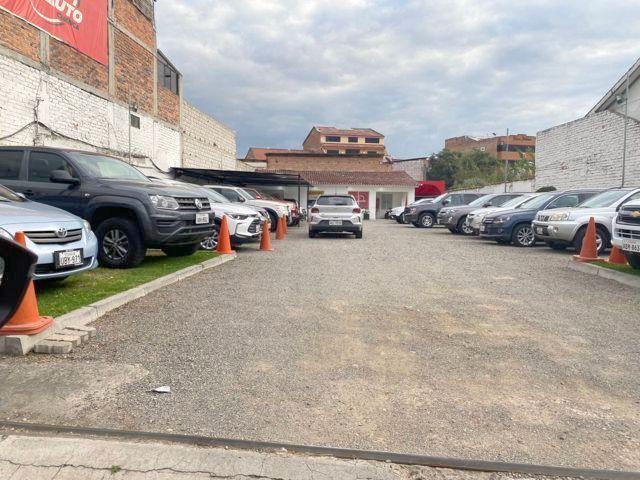 Propiedad comercial en alquiler 800m2T, en la Av. 12 de Abril y El Oro