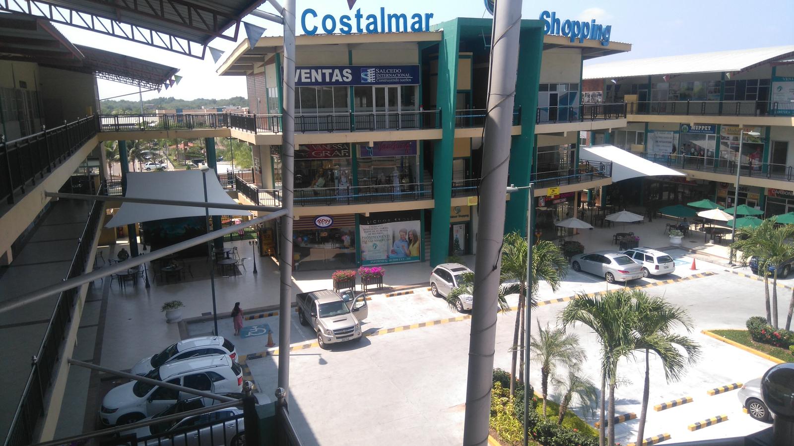 Se vende local comercial en centro comercial Costalmar Shopping