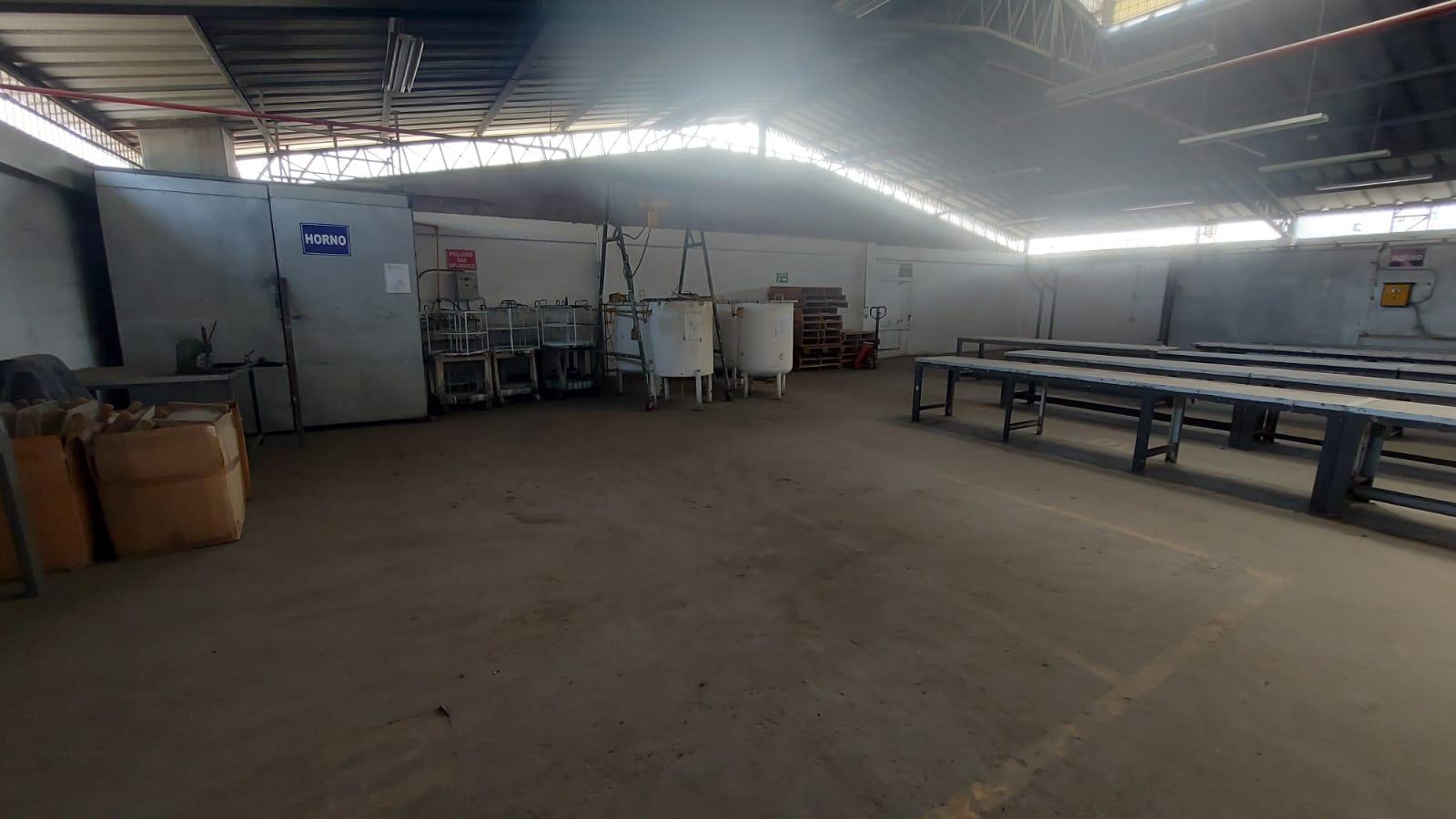 En venta ofibodega ubicada a dos cuadras de la avenida Juan Tanca Marengo