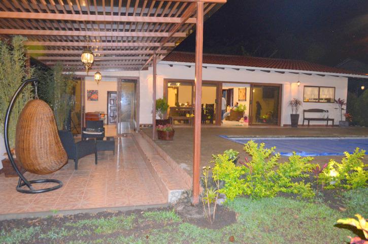 Hermosa Quinta en venta Gualdeleg - Yunguilla con piscina y 2.800m2 de Terreno.