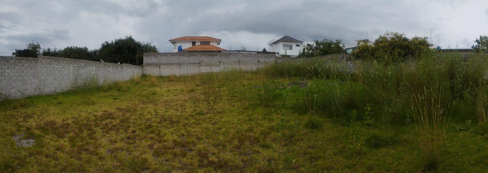 TERRENO CON CERRAMIENTO DENTRO DE URBANIZACIÓN