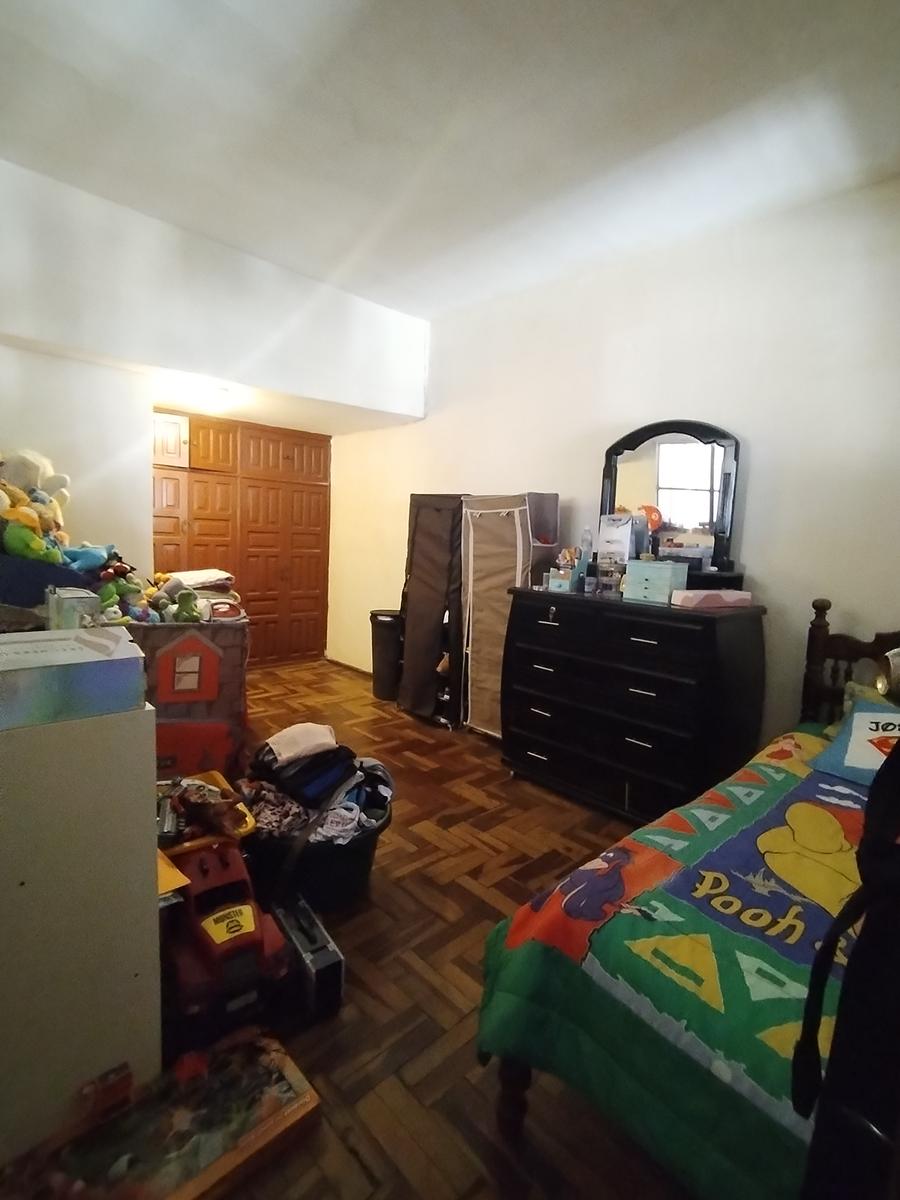 VENDO PROPIEDAD CON 3 DEPARTAMENTOS Y 1 SUITE O TERRENO PARA EDIFICIO DE 4 PISOS