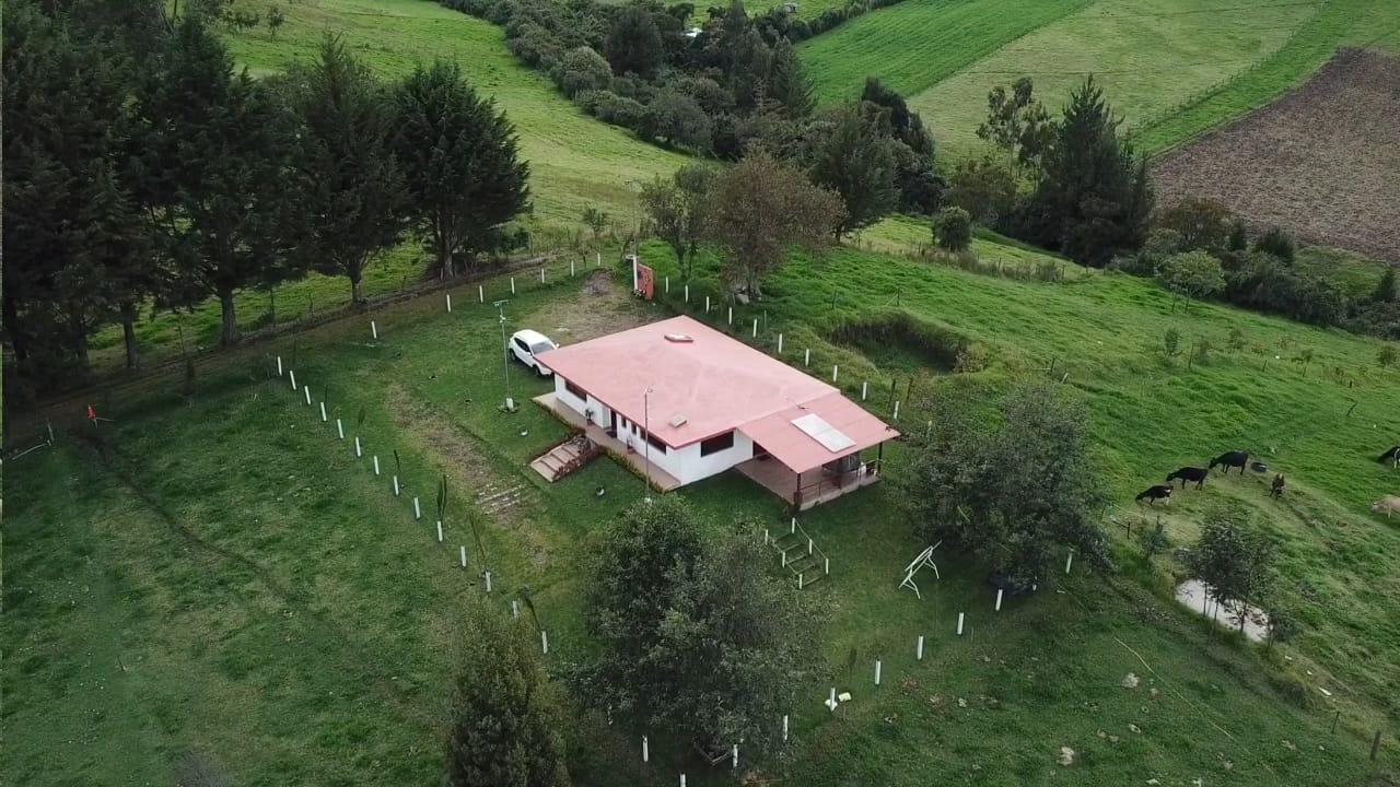 HERMOSA QUINTA DE VENTA A 15 MINUTOS DEL COLIBRI