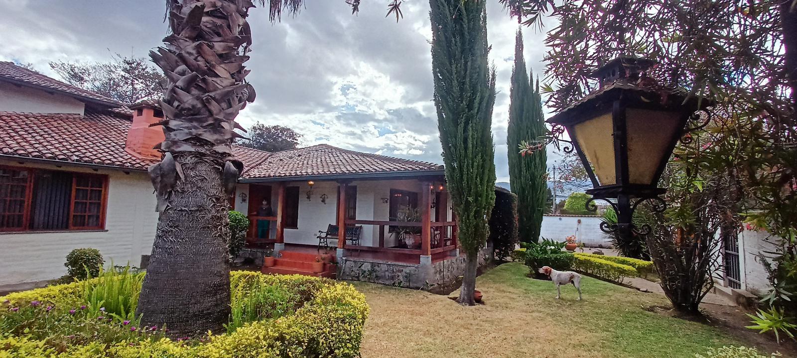 CASA EN VENTA INDEPENDIENTE CON HABITACIONES EN PB TODAS CON BAÑO, SECTOR MIRASIERRA