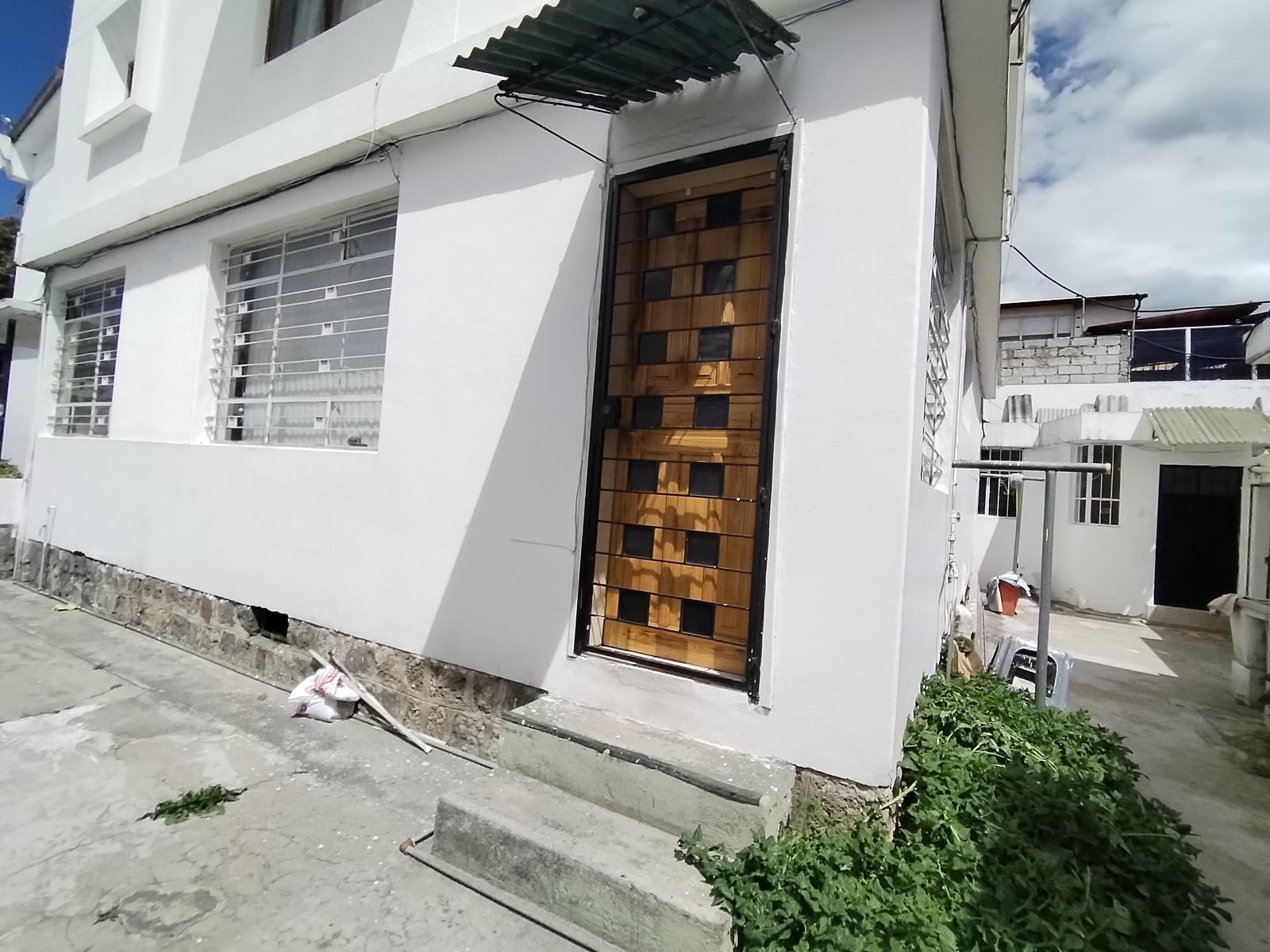 VENDO CASA CON 3 SUITES Y 1 DEPARTAMENTO ENTRE LA BRASIL Y PRENSA SECTOR LA Y