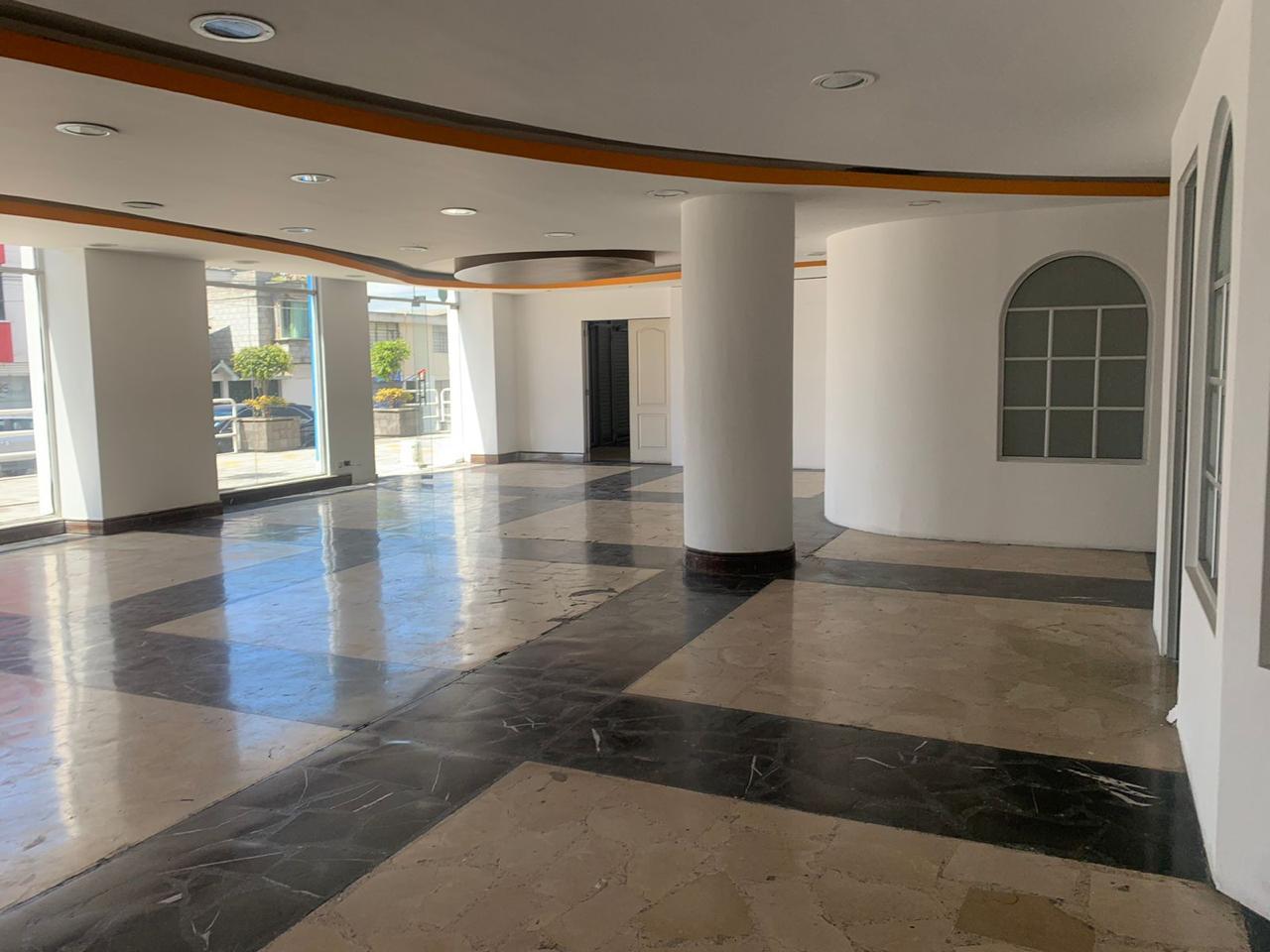 Local Comercial en Venta o Renta 300m2  a una cuadra Av America en  sector La Granja