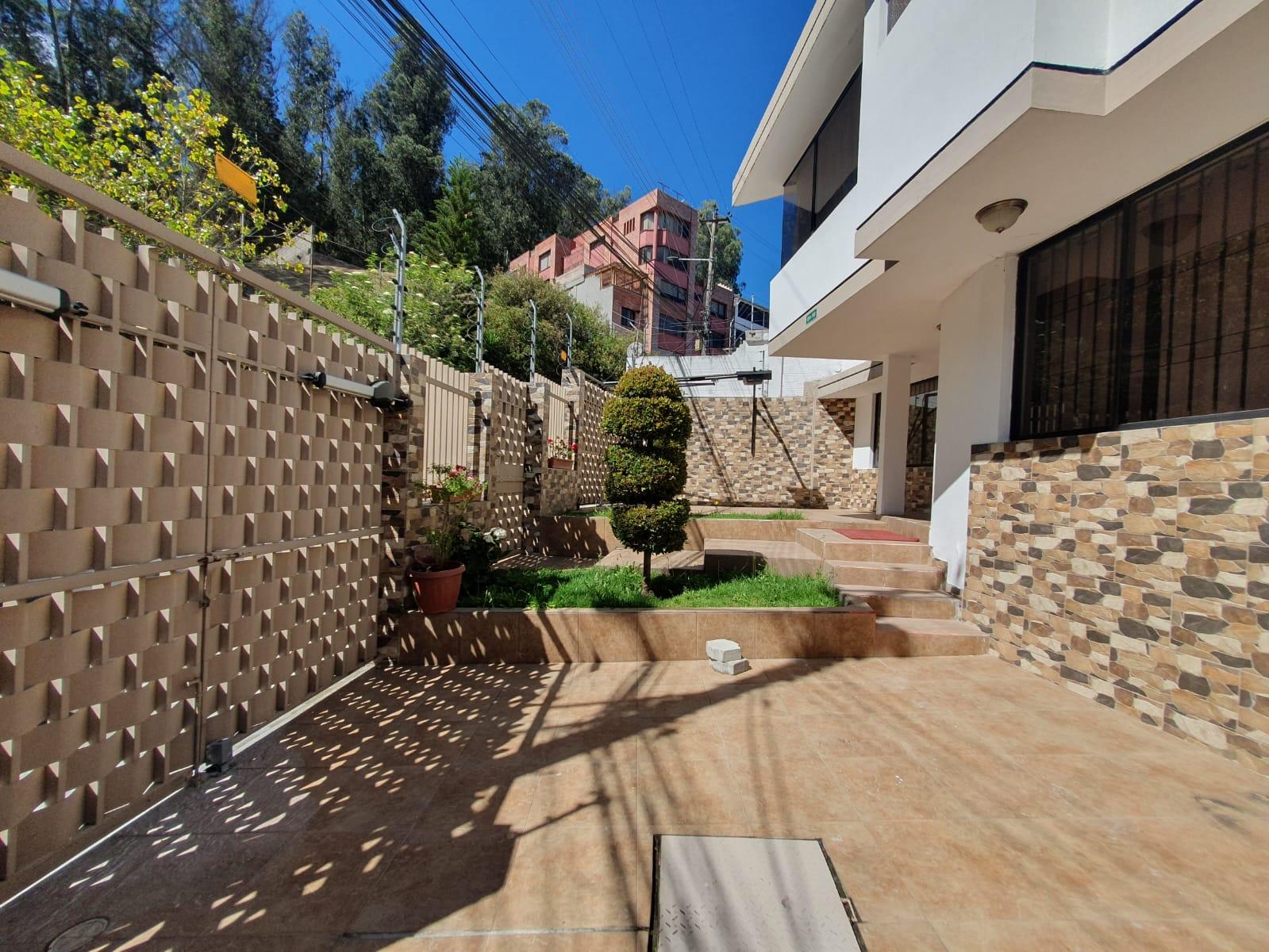 AO SECTOR JARDINES DEL BATAN, RENTA CASA 3 D.  265 m2