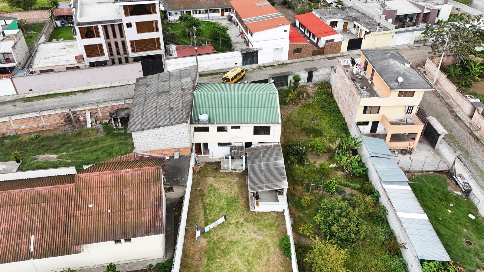 CASA EN CHORLAVÍ, IBARRA, A POCOS PASOS DEL PARQUE