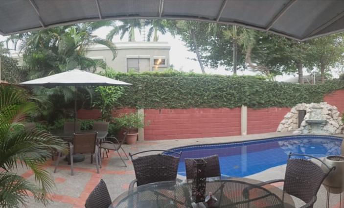 Casa 4 dormitorios con piscina, sector UEES