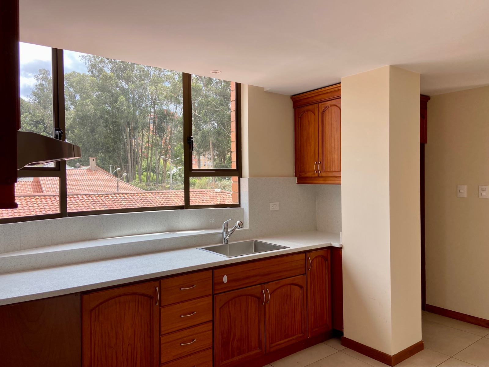 Departamento en Venta. Puertas del Sol, Cuenca. Con terraza