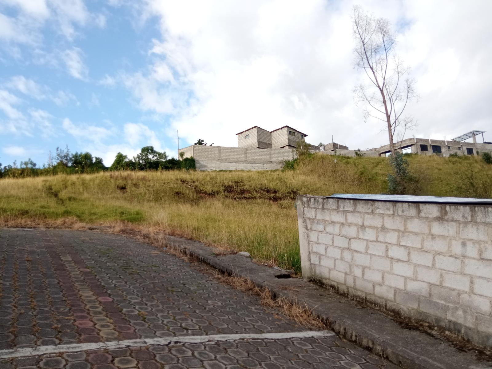 TERRENO EN EL SUR DE QUITO, CERCA A LA ESCUELA RIOBAMBA