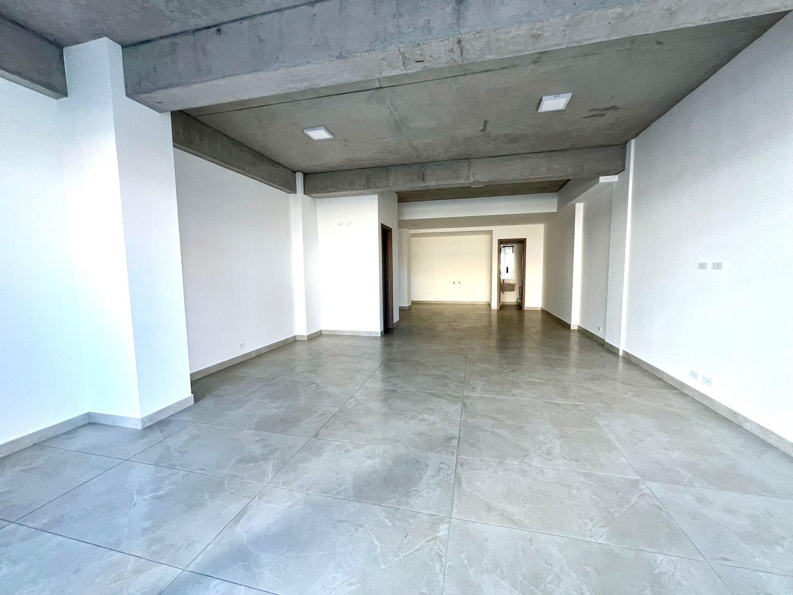 MV-Sector Quito Tenis, Calle Brasil, En renta Local comercial 82 m2, Ideal para todo tipo de negocio