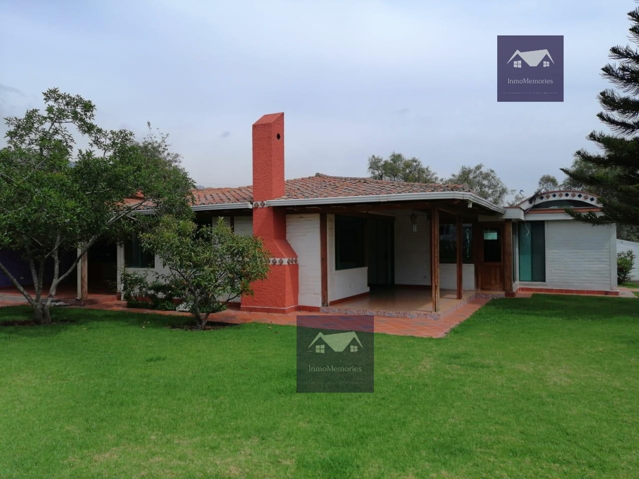 Hermosa casa de arriendo, UNA SOLA PLANTA, Urbanización de Lujo, Cumbayá