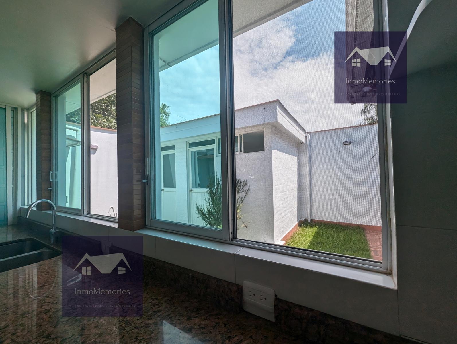 Hermosa casa de arriendo, UNA SOLA PLANTA, Urbanización de Lujo, Cumbayá