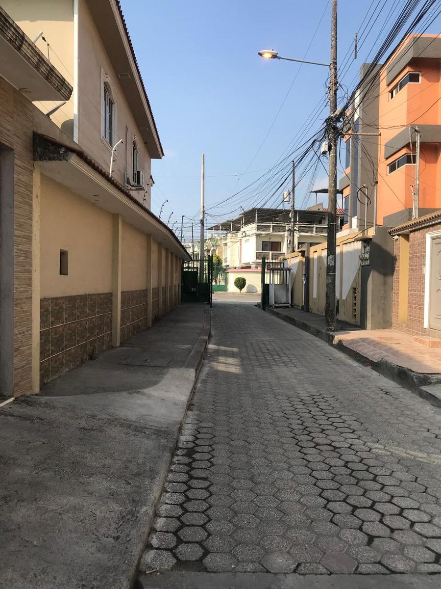 ALQUILER DPTO URB. ÀLAMOS NORTE DOBLE SEGURIDAD PARQUEO CERRADO (EO)