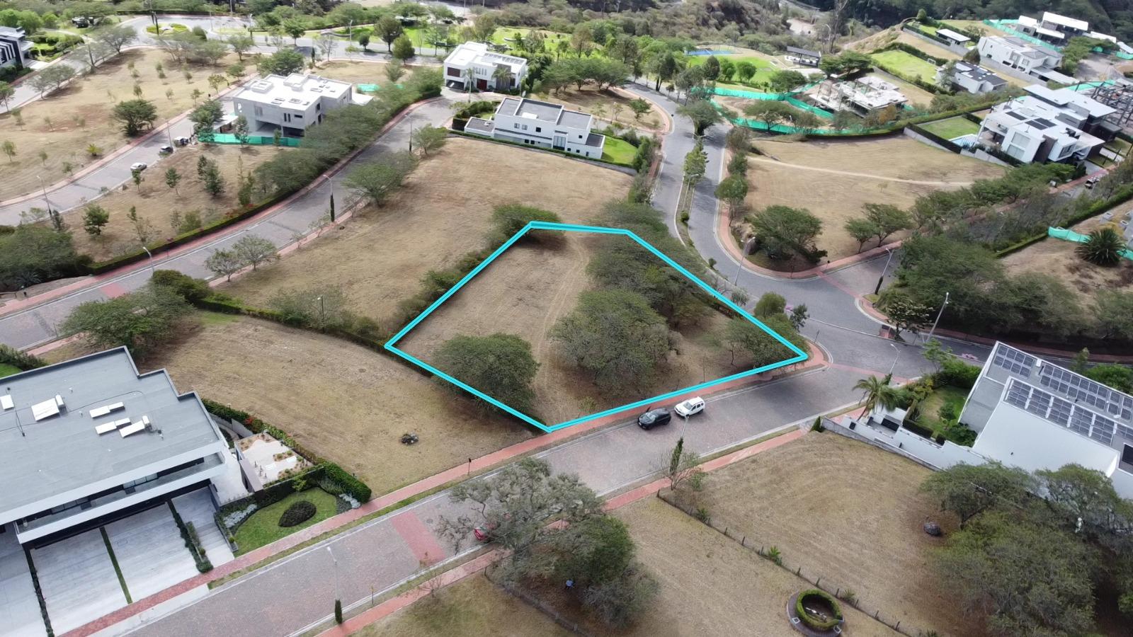 Venta Terreno Exclusivo de 1660 m2 en una de las mejores Urbanizaciones de Cumbayá