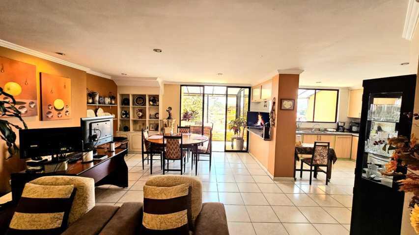 Hermoso departamento en venta 198m2C sector Supermaxi de las Américas