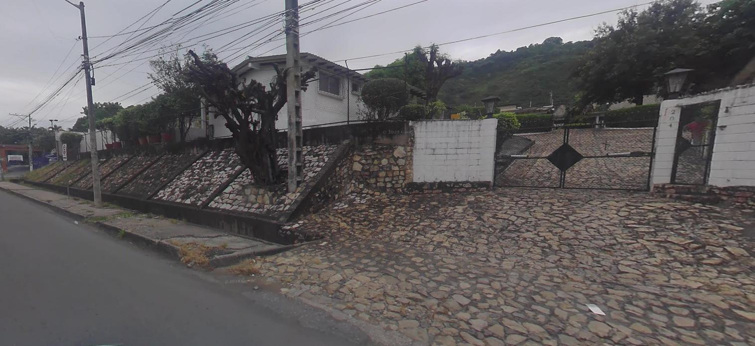 Venta de propiedad comercial esquinera en Avenida del Bombero