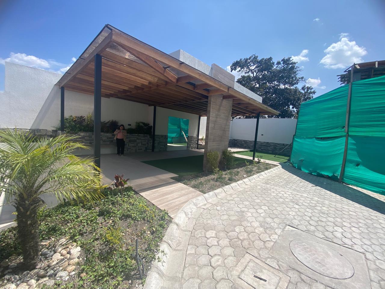 Venta Casas en El Arenal, Tumbaco con Piscina