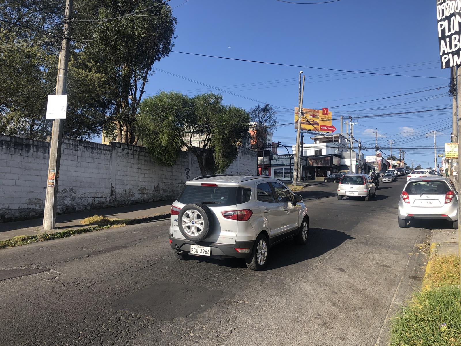 Terreno en  venta de 226 m2 en calle los Pinos y 6 de diciembre