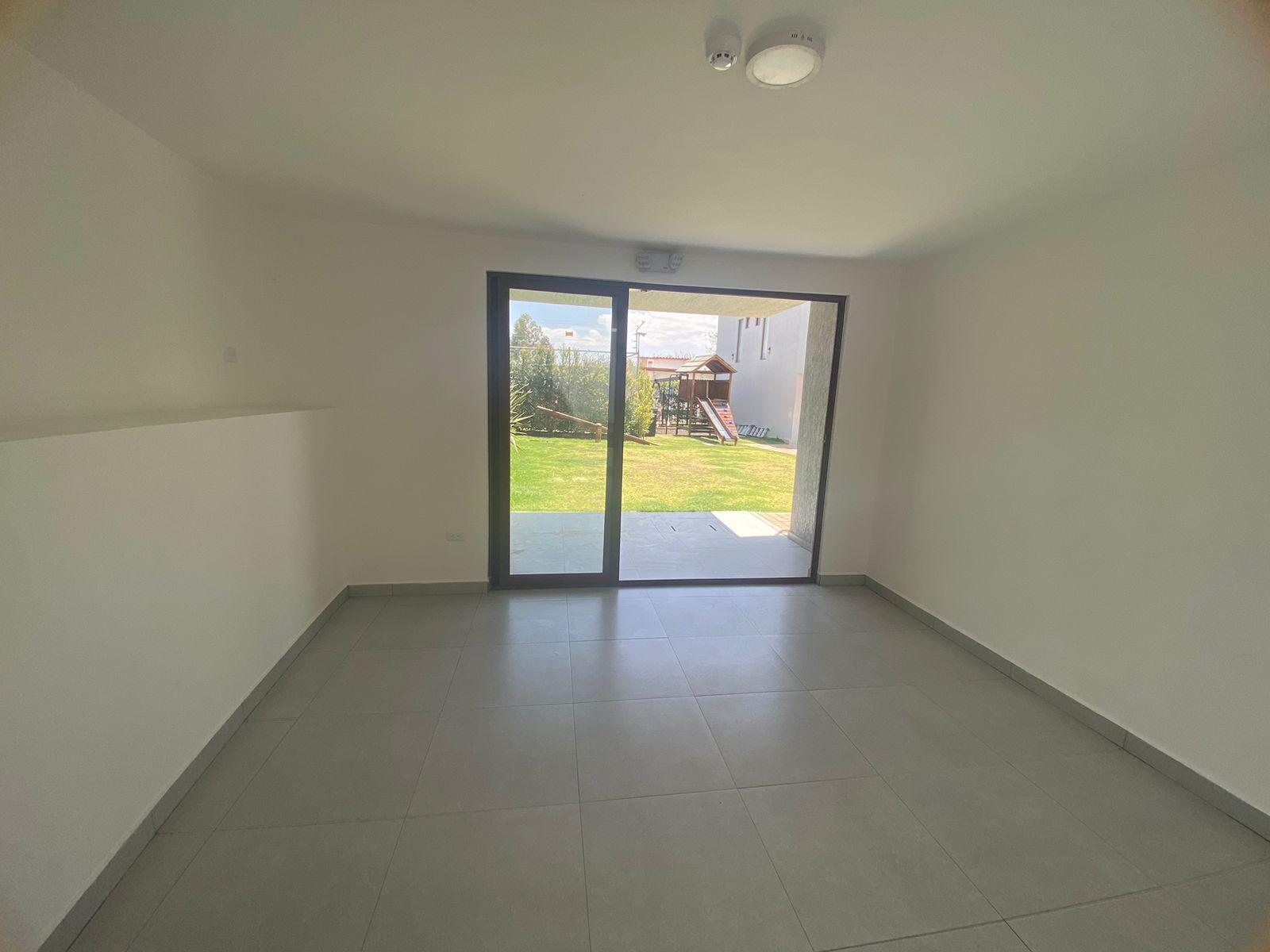 VENTA DE CASA TUMBACO EN CONJUNTO