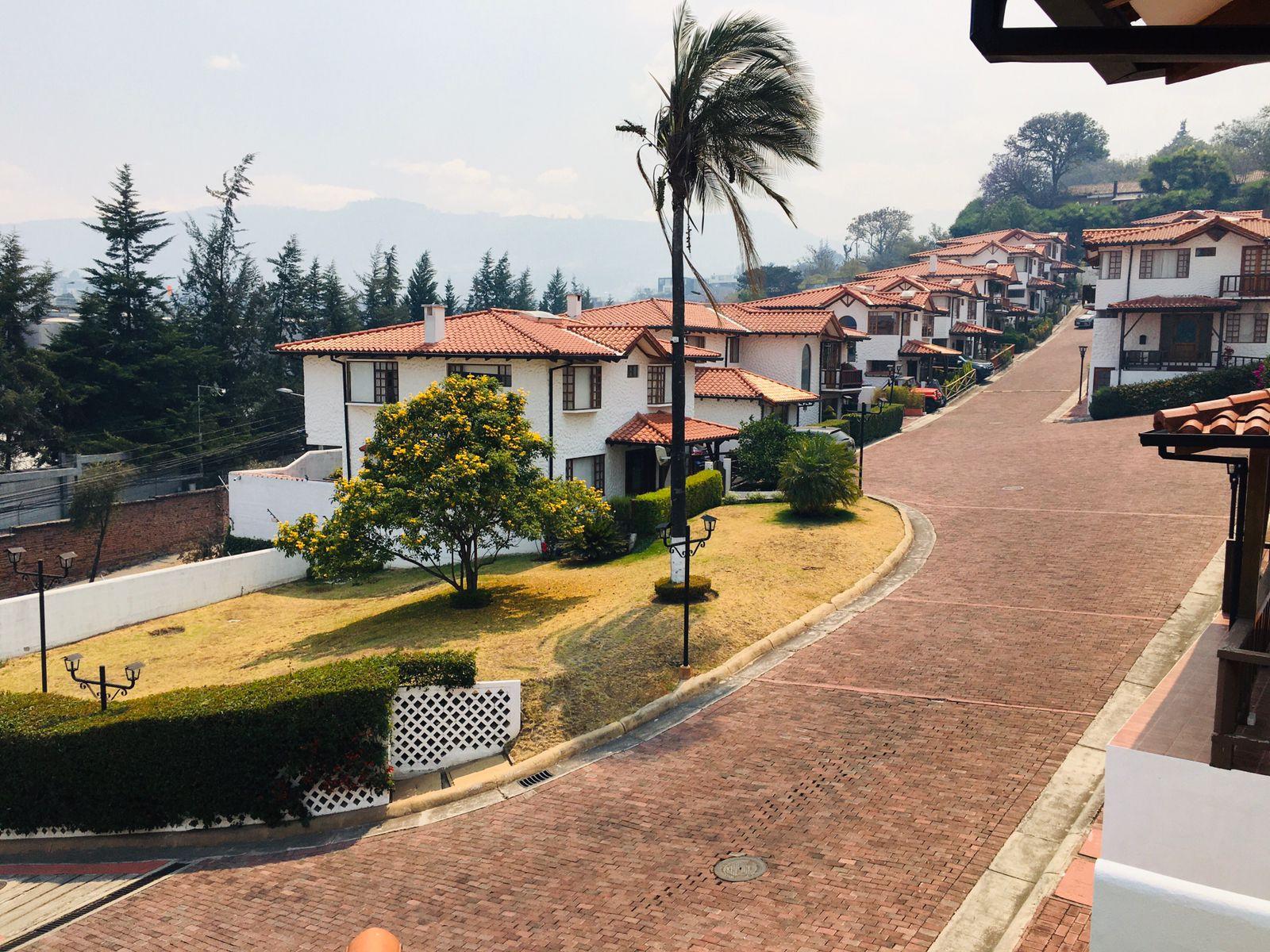 Rento casa Cumbayá, 3 dormitorios a 5 minutos de USFQ, plaza Central Cumbayá