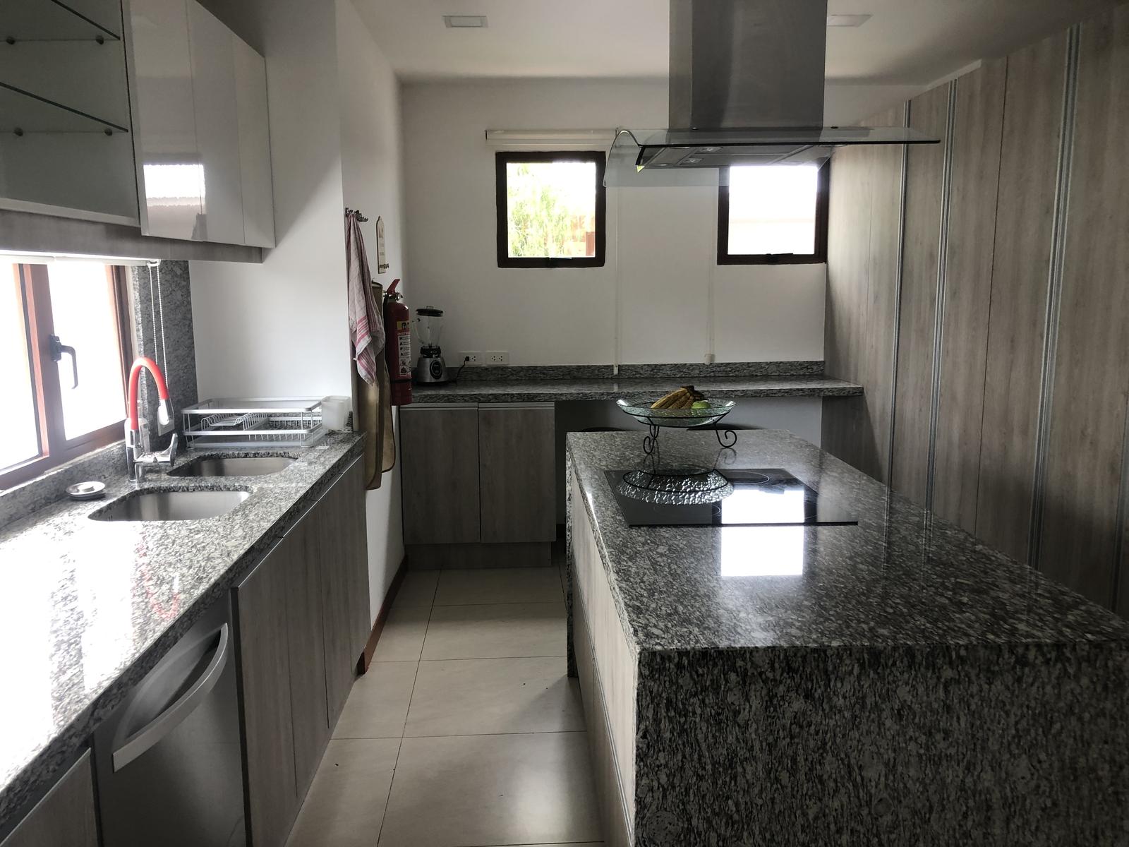 Casa de Venta o Arriendo ubicada junto a la Ruta Viva, dentro de Conjunto