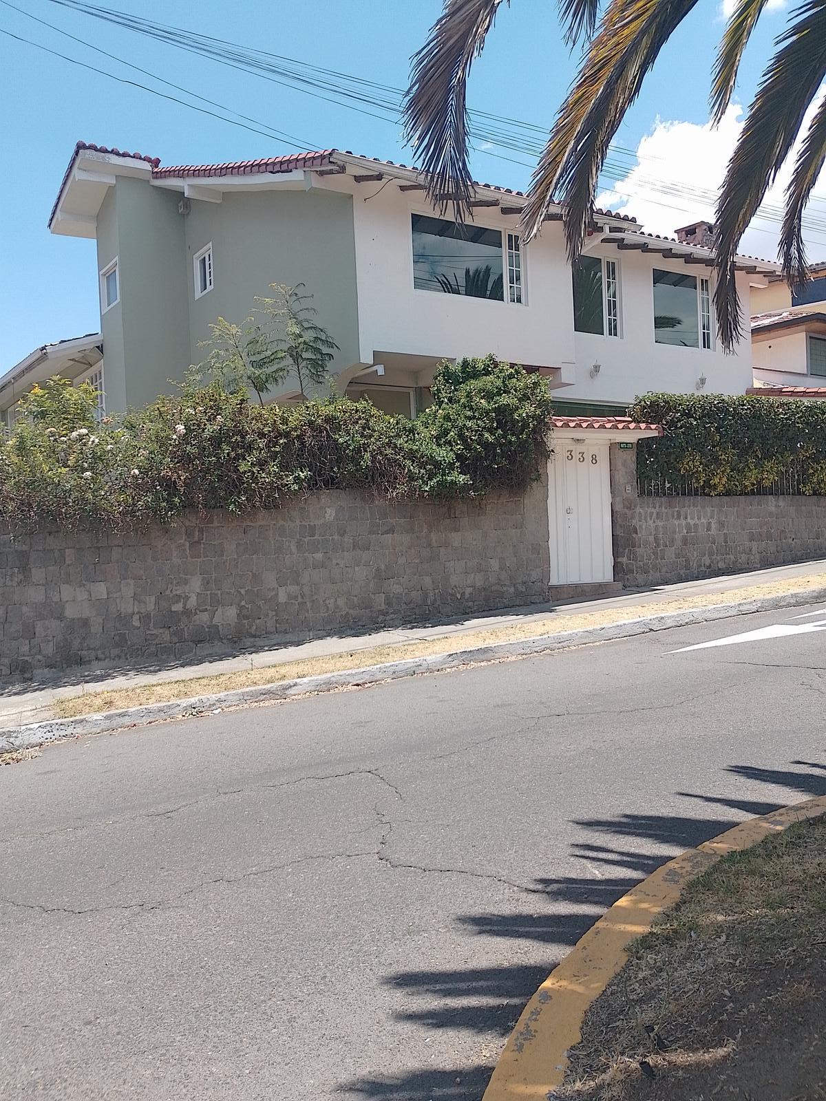 Renta Casa Urbanizacion EL CONDADO Gonzalo US$ 900 Cordero y Calle F